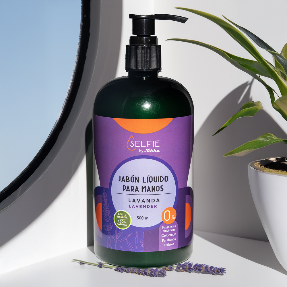 nikka2612_18969_a_sci_fi_laboratory_with_lavender_the_bottle_is_d70c60cd-52d4-4bd9-8976-1d34c75cc894 Jab贸n de Manos con Lavanda - Imagen 1